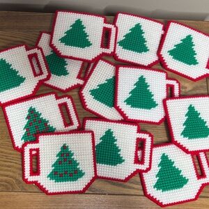 12 Vintage UNUSED Christmas Tree Mug Coasters/Gift Card Holders? Plastic Canvas
